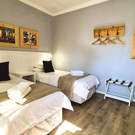 Tiende Laan Bed & Breakfast And Self-Catering Walvis Bay Exterior photo