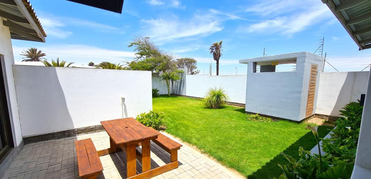 Tiende Laan Bed & Breakfast And Self-Catering Walvis Bay Exterior photo