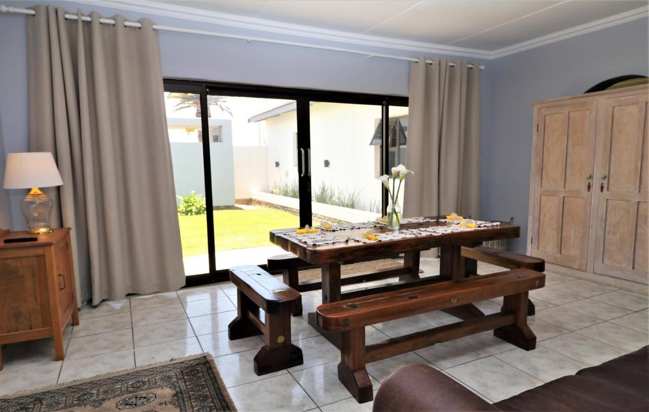 Tiende Laan Bed & Breakfast And Self-Catering Walvis Bay Exterior photo