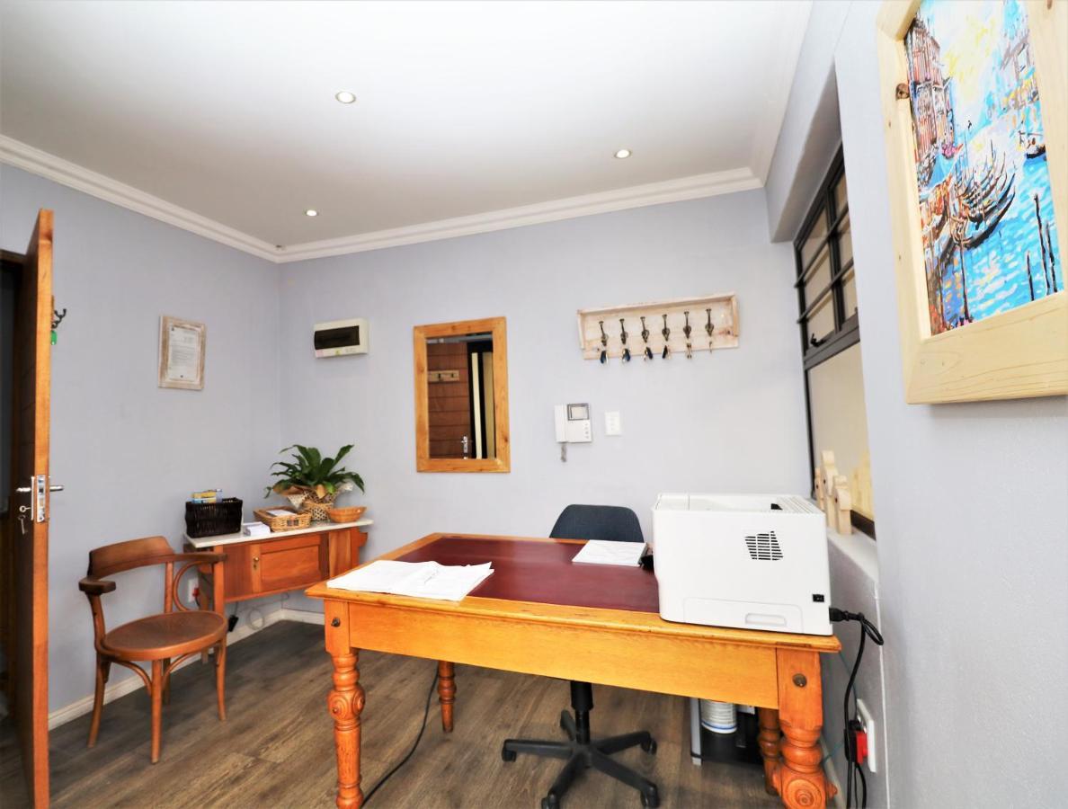 Tiende Laan Bed & Breakfast And Self-Catering Walvis Bay Exterior photo